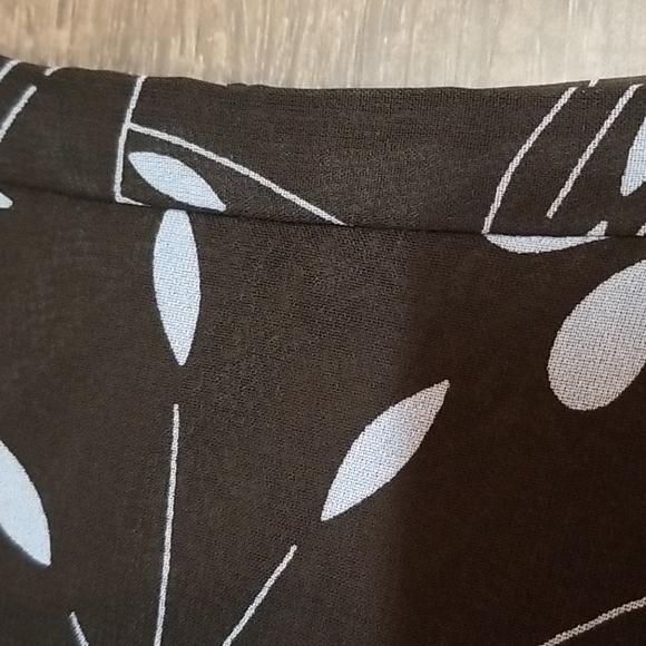 Gorgeous & sexy skirt, black and gray sz 8 - Picture 6 of 7